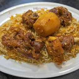 Kacchi -3 (bashmati Rice, Mutton, Chicken Jali Kabab, Egg, Alu & Green 